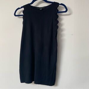Ann Taylor scalloped sleeve tank